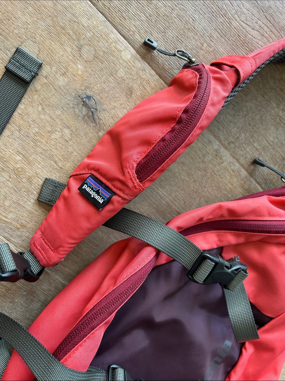 Patagonia Red and Burgundy Sling Belt Bag - Picture 3 of 4